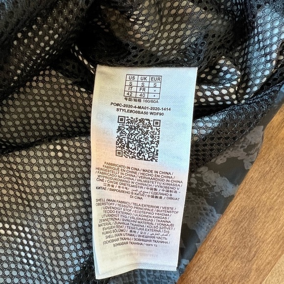 GUESS Women’s Gray Snakeskin Windbreaker Size Small - Picture 11 of 11